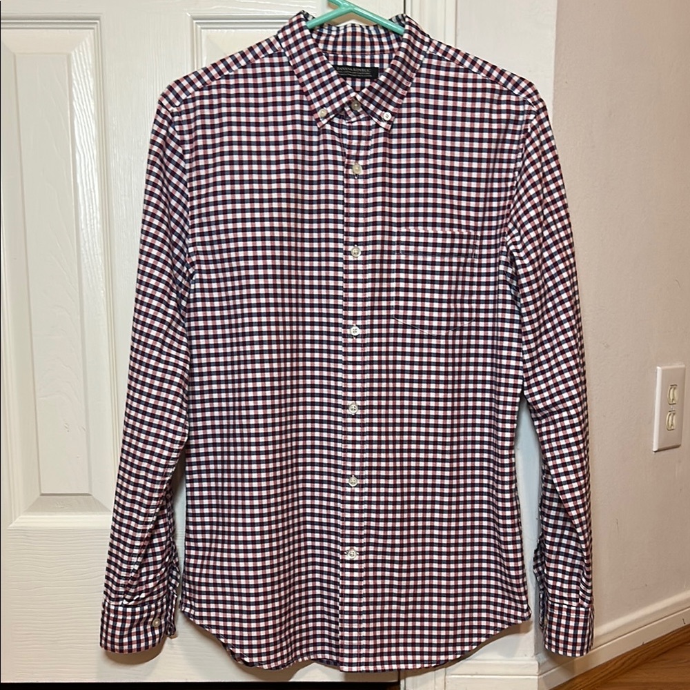 Banana Republic men’s Long Sleeve Shirt. Size Medium.